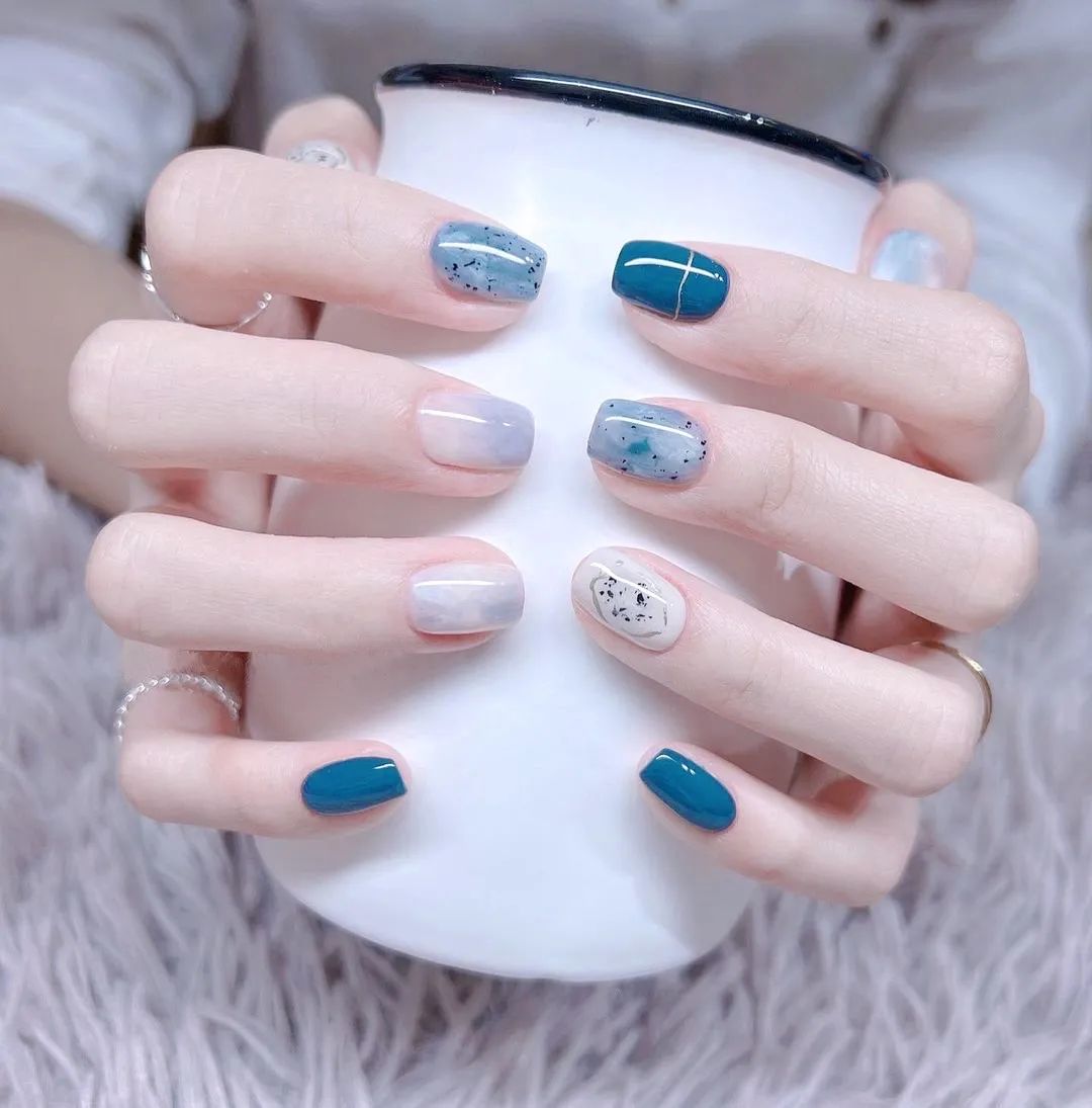 秋冬纯色美甲显白高级跳色高清,夏日美甲显白短甲可爱卡通儿童