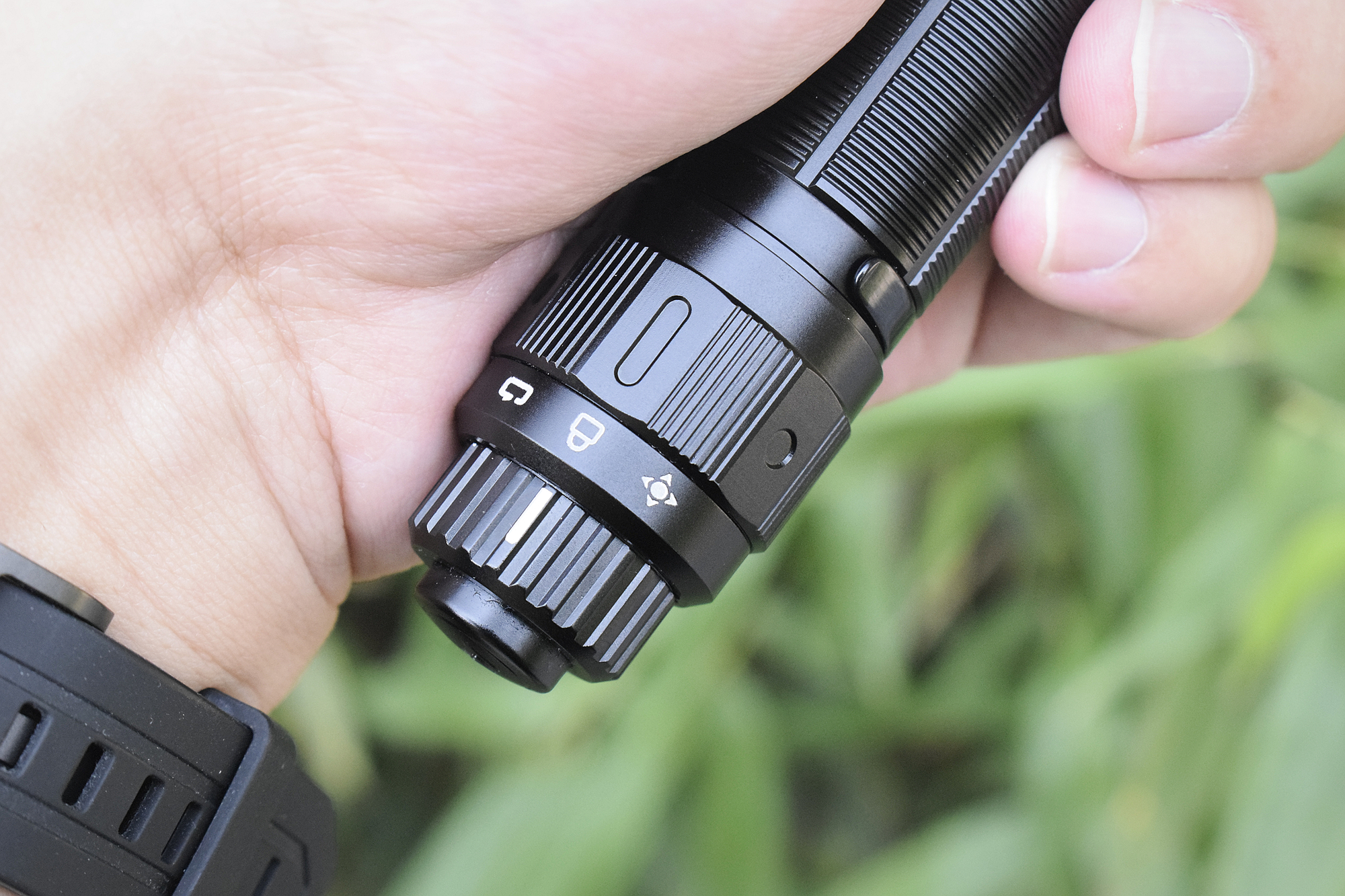 菲尼克斯fenixtk11tac手电速评,菲尼克斯tk75-2018手电评测