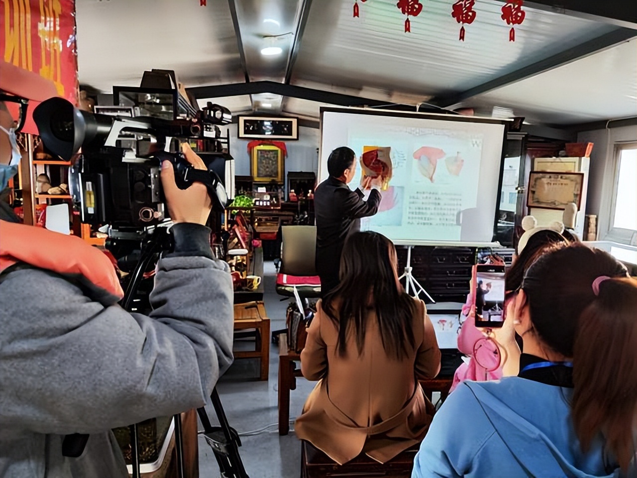 国家级非遗蜡染技术传承人王耀,王耀堂中国工艺美术大师