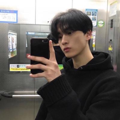 动漫男生头像伤心难过,男生的头像图片霸气冷酷无情