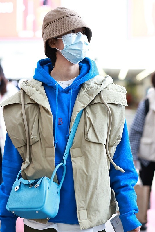 郁可唯同款薄纱背心,郁可唯同款棉服