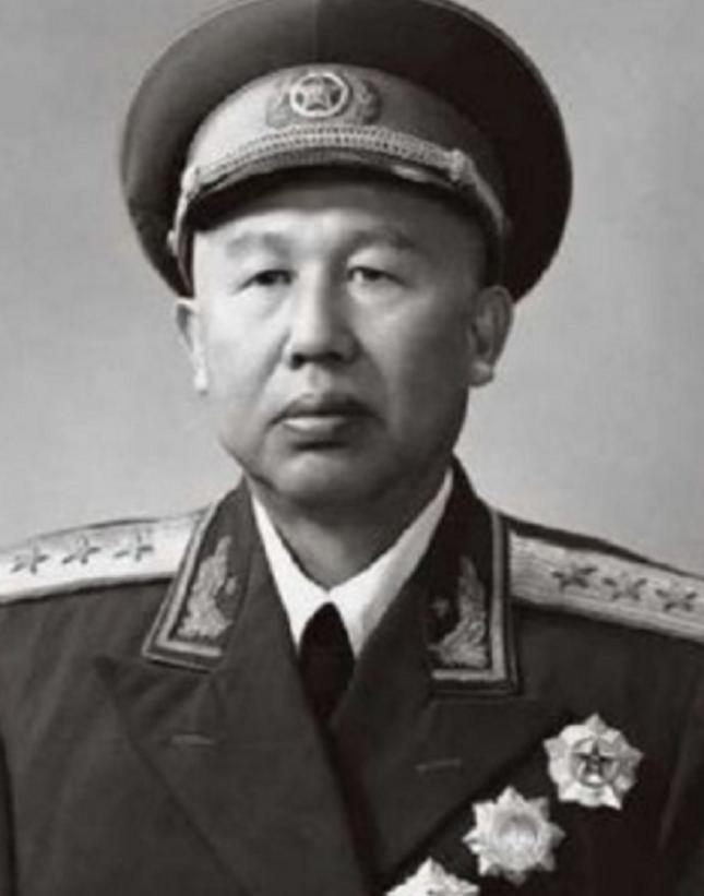 1983年,王平向中央提出退休请求,*小平邓**拒绝:现在还不到时机