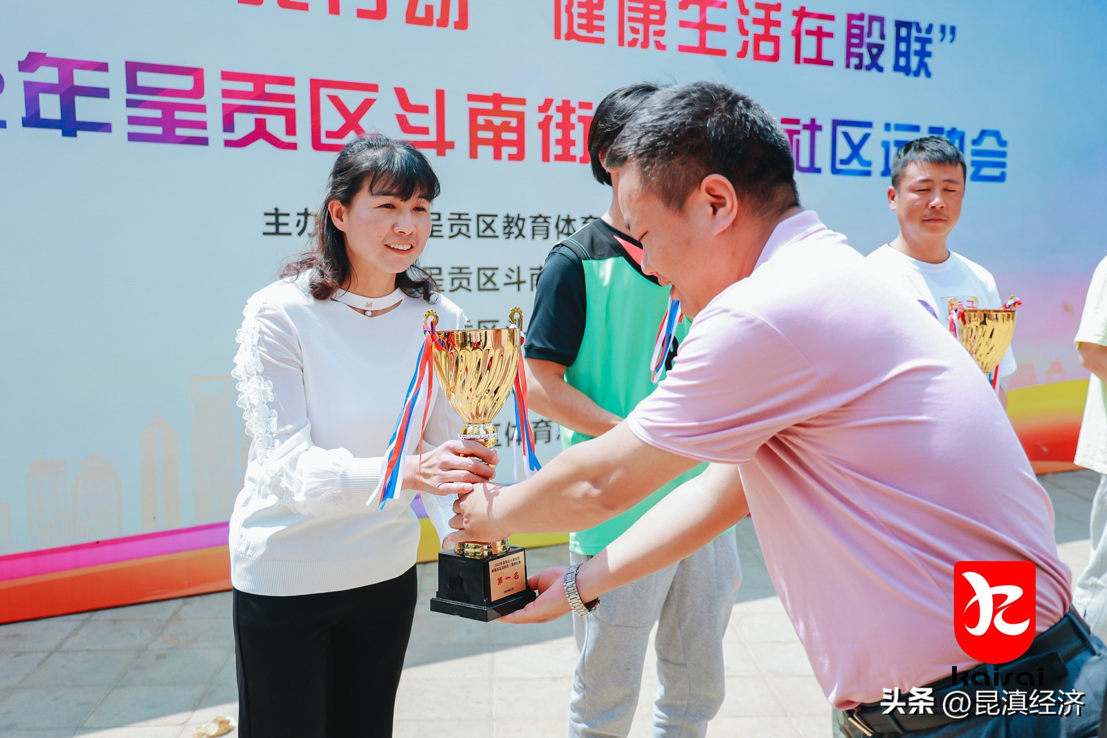 嗨起来比赛完整版,嗨起来新年晚会