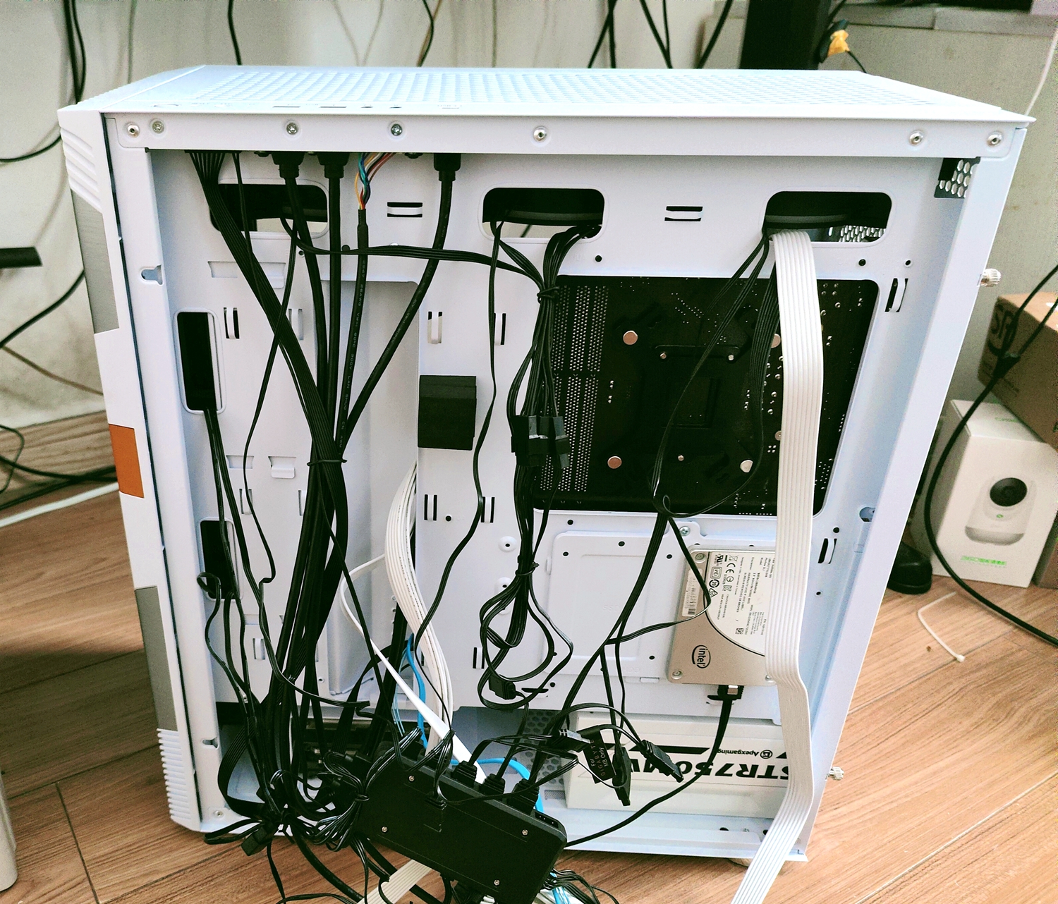 夏日烤箱模式开启，用盖亚GAIA机箱套装来给“搬砖机”降温降噪