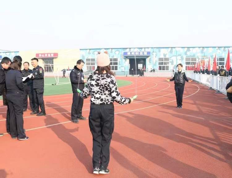 城阳公安举行迎新年暨庆祝第二个“中国人民警察节”趣味比赛活动