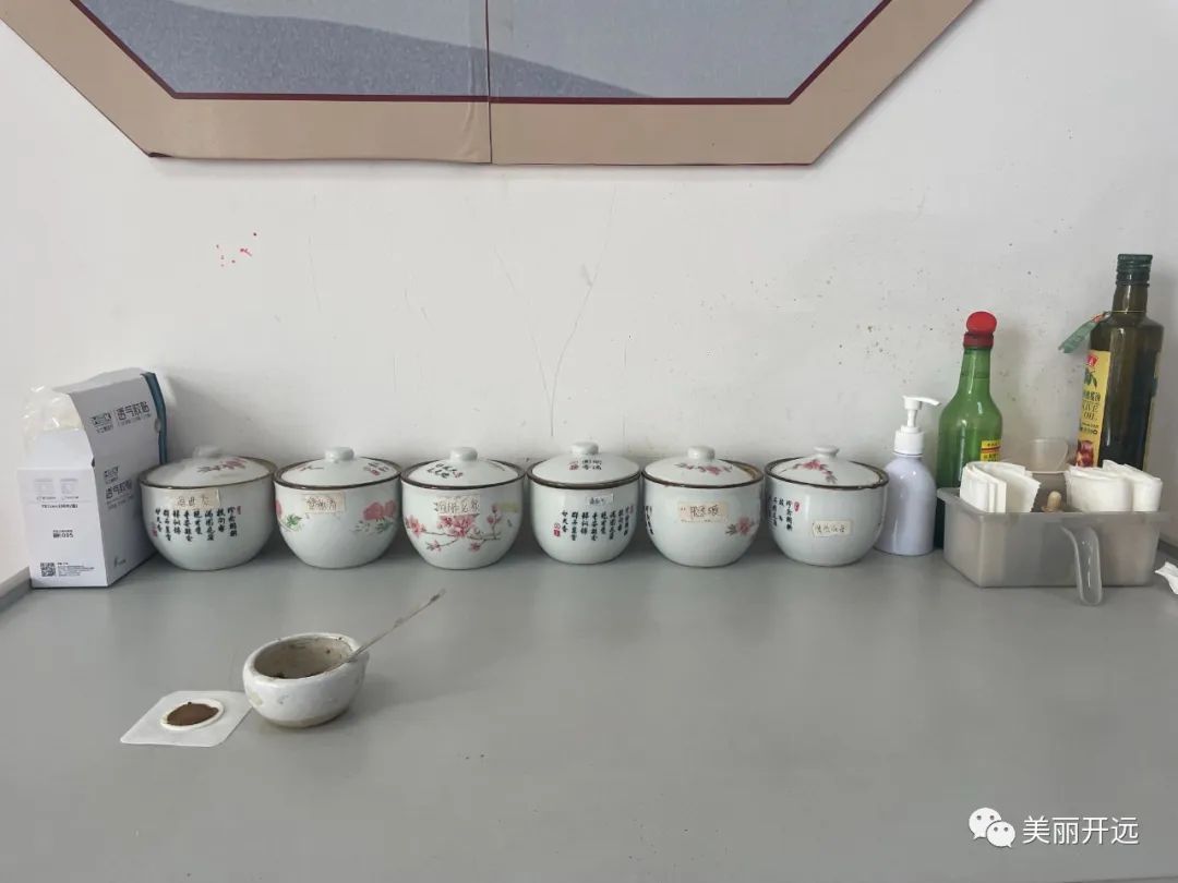 诊室人山人海,中医诊所人山人海