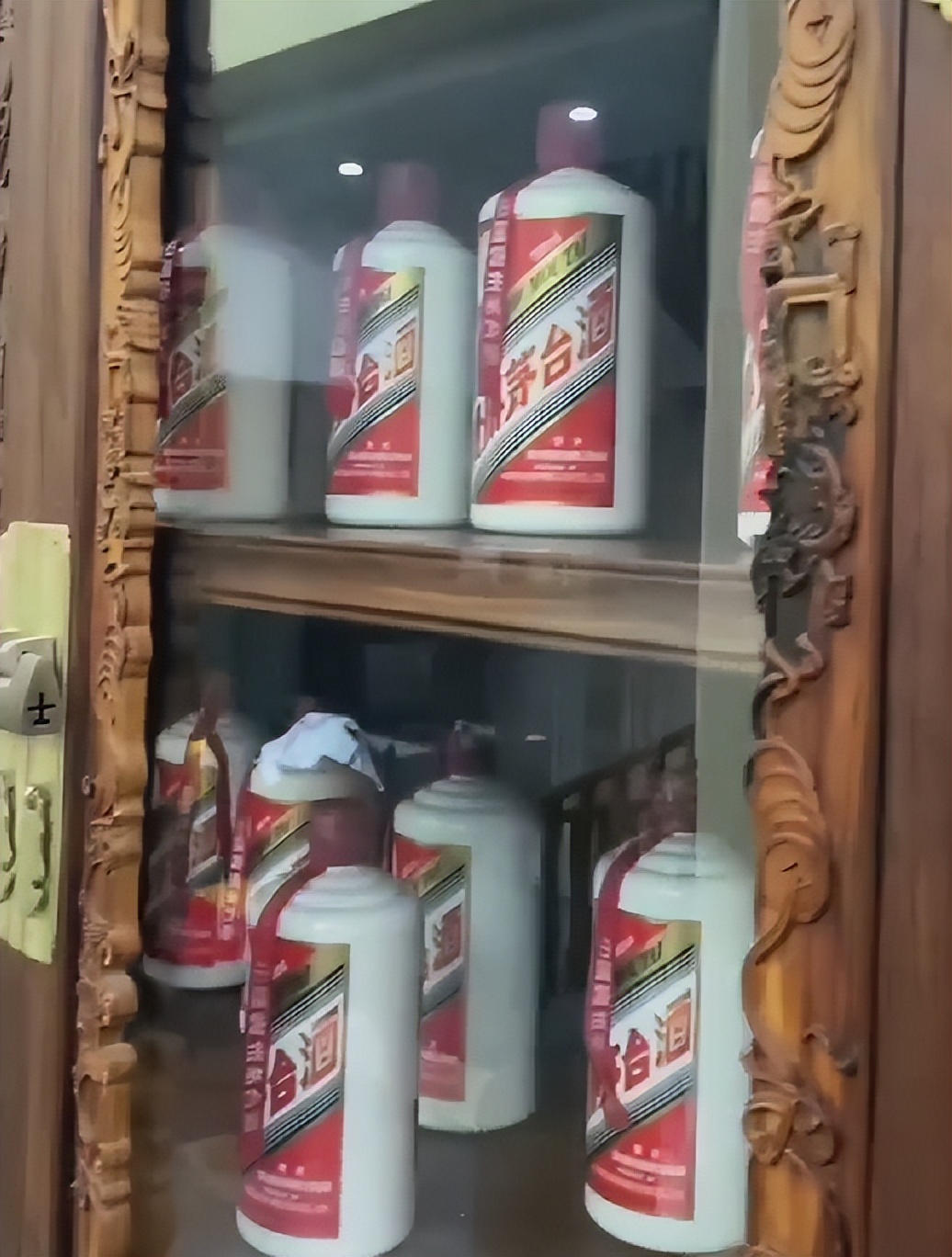 韭菜太好割!58岁郑浩南和网红一起带货,一声不吭卖出几万块