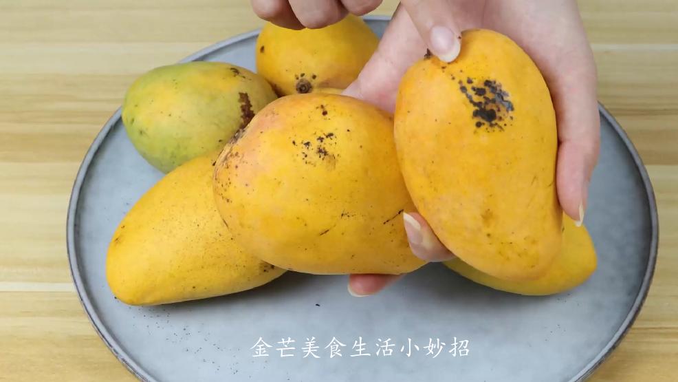 芒果该怎么挑才有皮薄肉厚,芒果要怎么挑才不酸