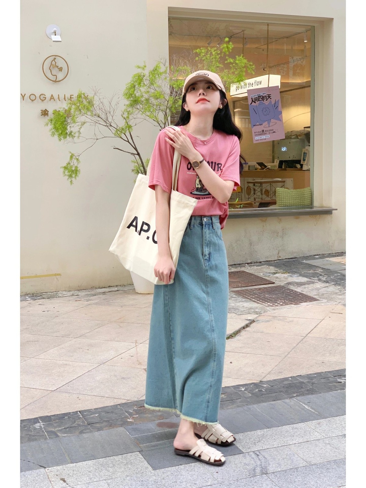 夏天穿什么颜色的t恤显瘦显白,男生夏天染什么颜色显白