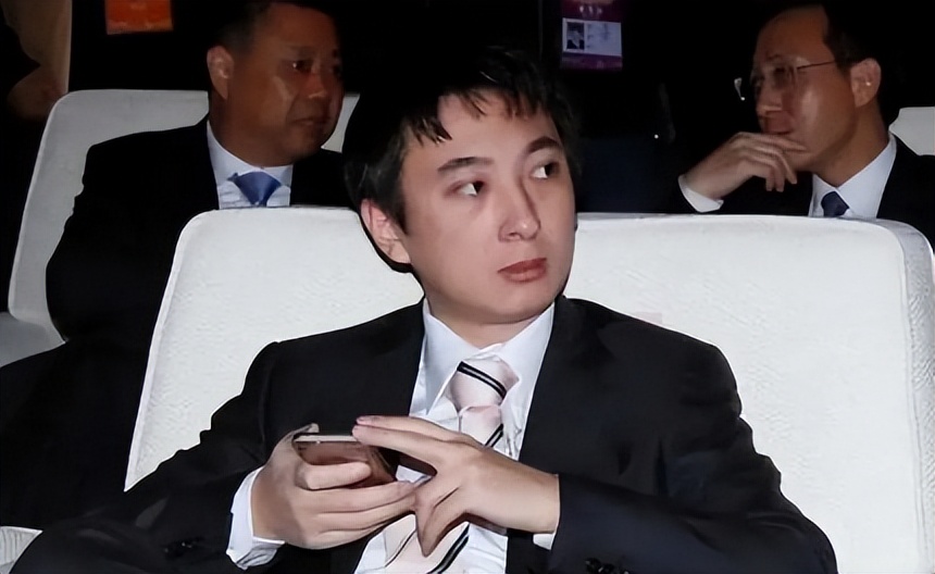 王思聪带美女开豪华游艇,王思聪开私人飞机带着网红去三亚