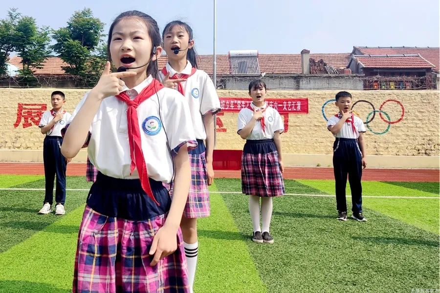 六一儿童节花儿与少年,六一儿童节花儿向阳开