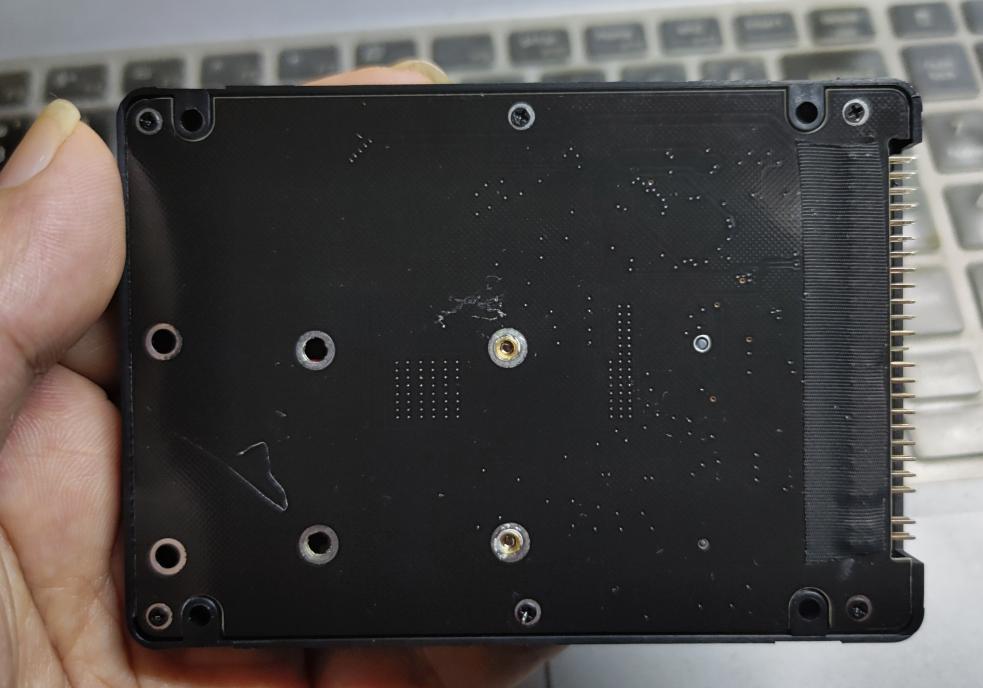 鸟枪换炮，老的IDE44针并口机械硬盘更换为44针并口固态硬盘