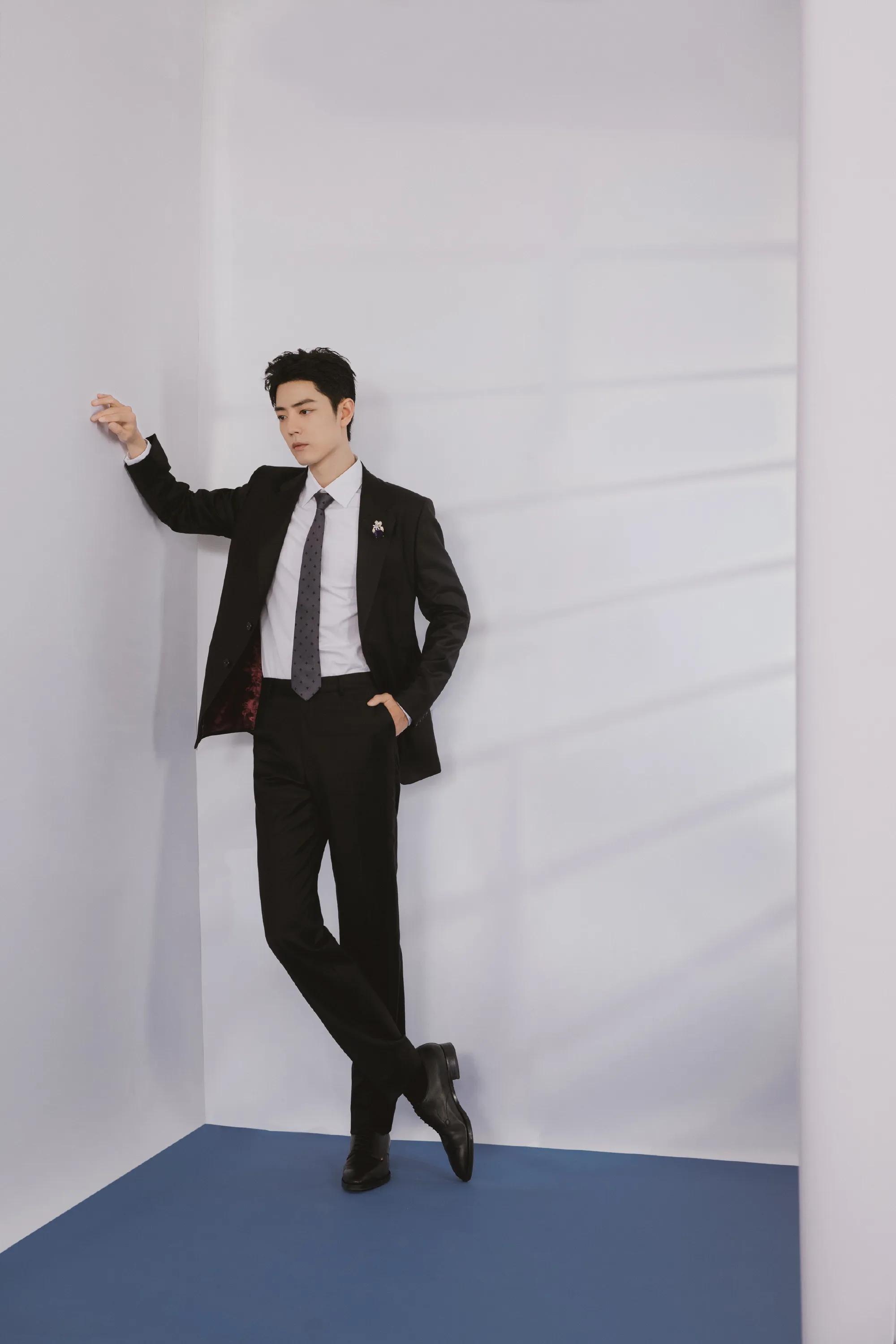 肖战近期活动造型,肖战微博之夜两套造型