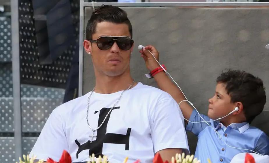 c罗12岁的时候,c罗12岁才踢球吗