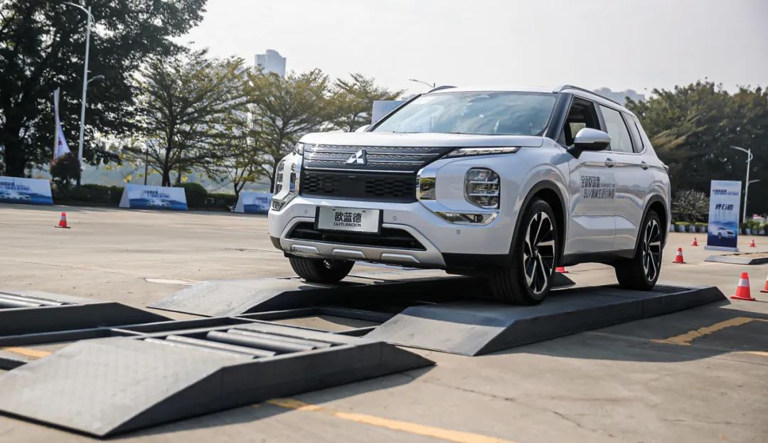 欧蓝德越野试驾视频,玩越野就应该去沙漠任你狂奔