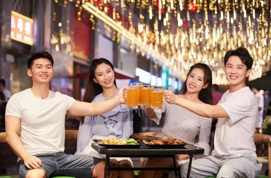 大批英国游客来到中国的目的,大批英国游客来中国饮酒