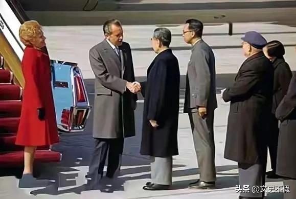 毛*东泽**、周恩来、*小平邓**和尼克松、卡特共同促成了1979年中美建交