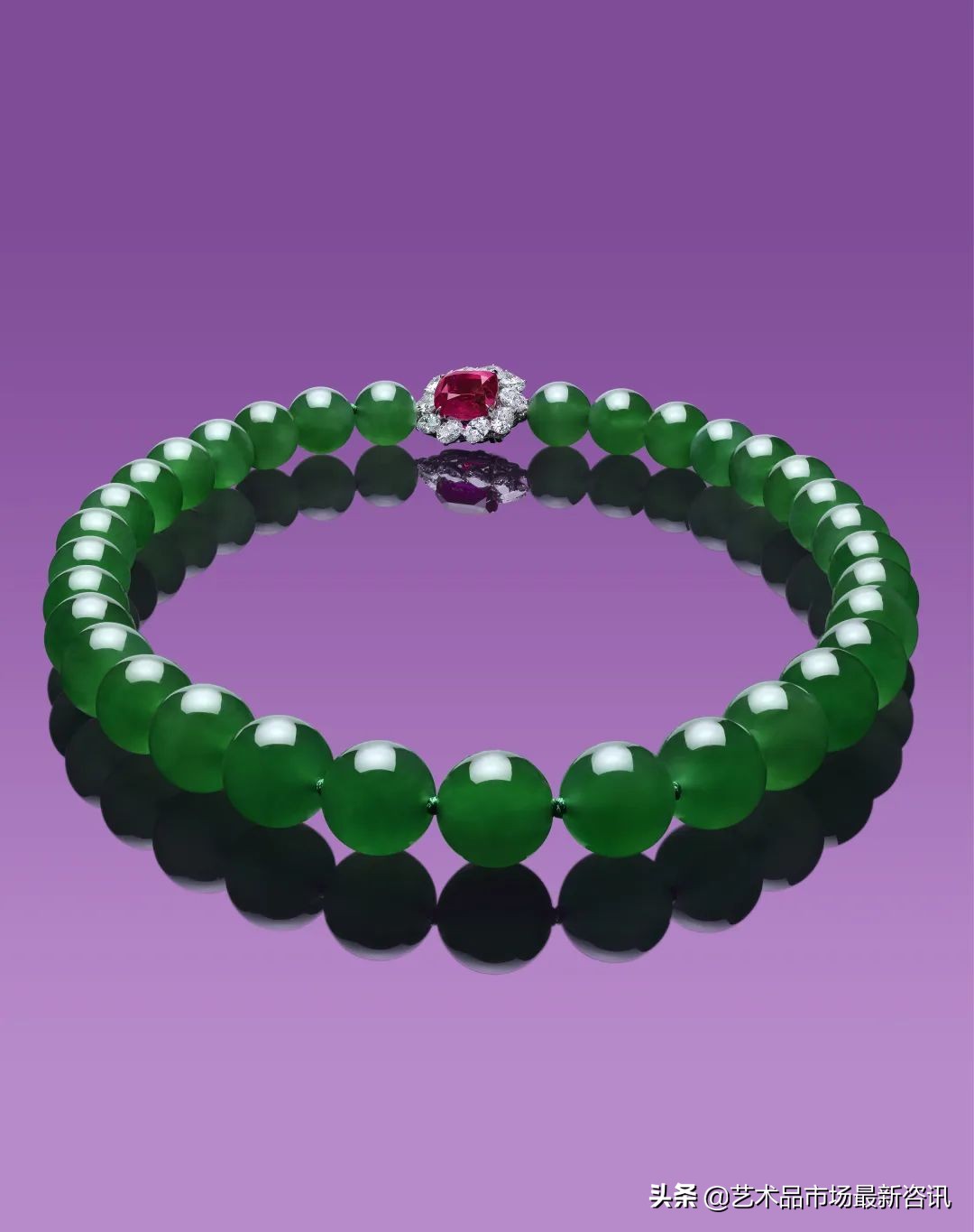 拍卖会顶级翡翠,顶级帝王绿翡翠吊坠最高拍卖价