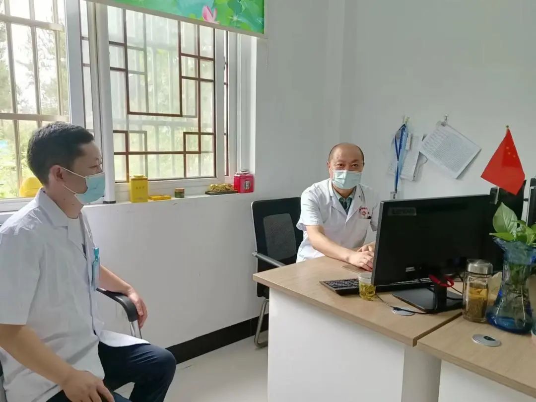 基层卫生监督员先进事迹,基层医生健康守门人