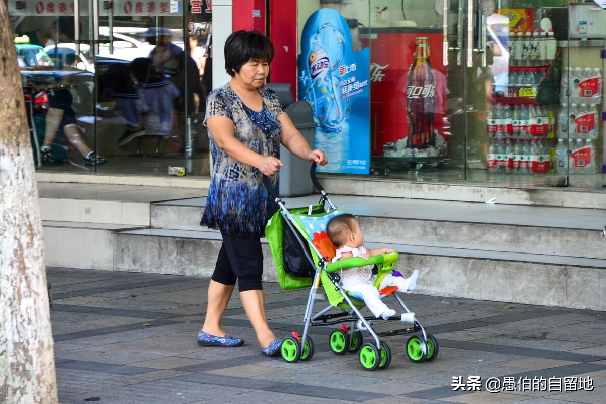 婆婆偷东西被邻居逮住了,偷儿媳东西的婆婆被抓