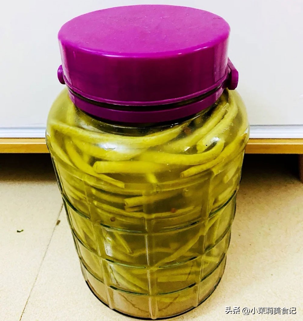 怎样腌酸豆角炒时不发黑,腌制酸豆角不放盐可以吗