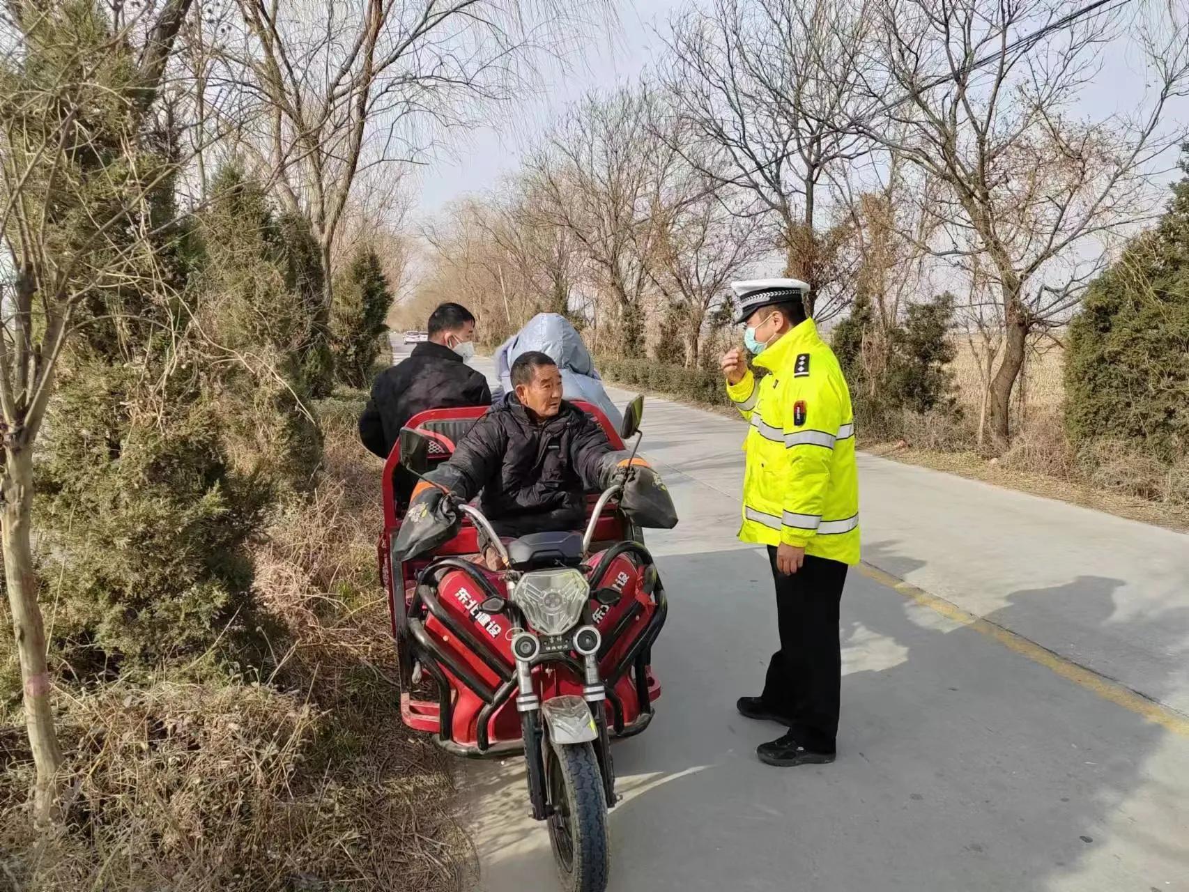 公安春节不打烊民警在岗保平安,县交警圆满完成春节安保任务