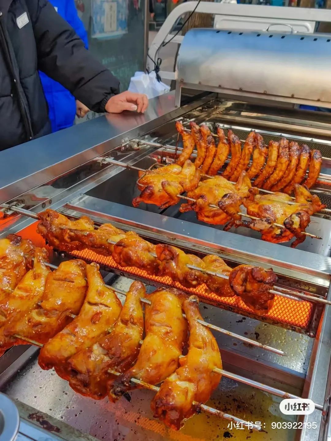 天津万新村天山夜市，这下彻底被刷屏了！