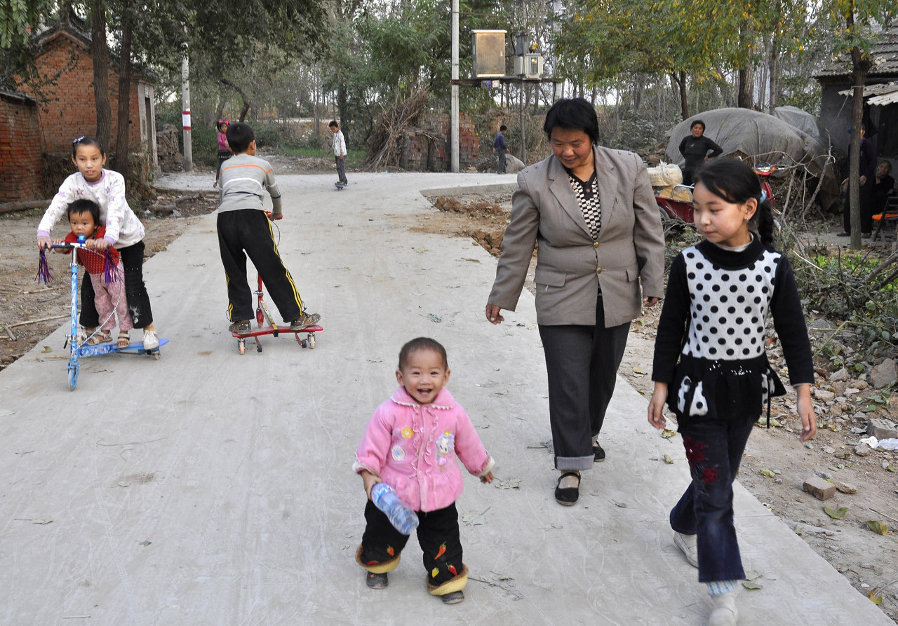 女童肚子超大疑似怀孕,2岁女婴肚中发现“胎儿”