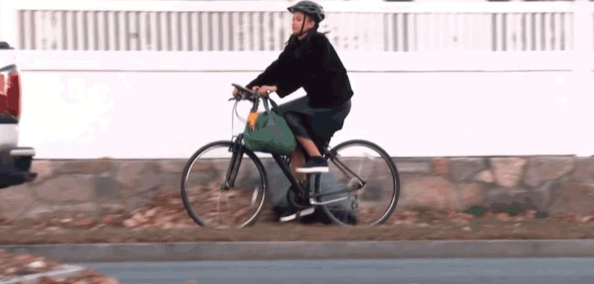 美国男子爱上巴西21岁女模特，男子多次前往巴西与她约会