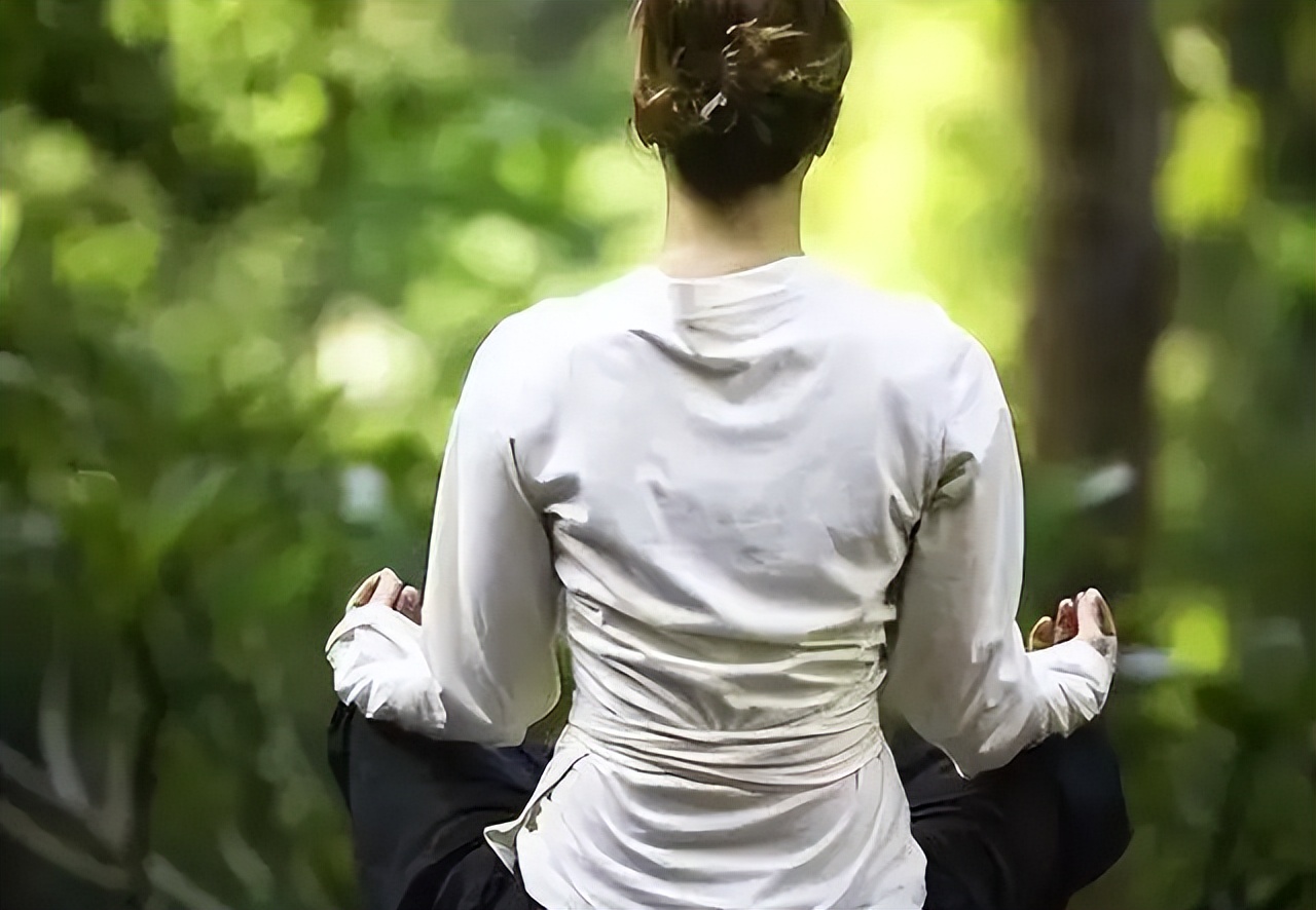 “荷尔蒙”旺盛的女人，会有哪些“特征”呢？