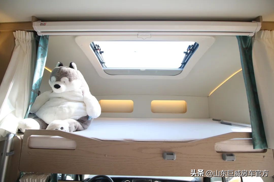 178万依维柯双拓展房车,依维柯b型房车