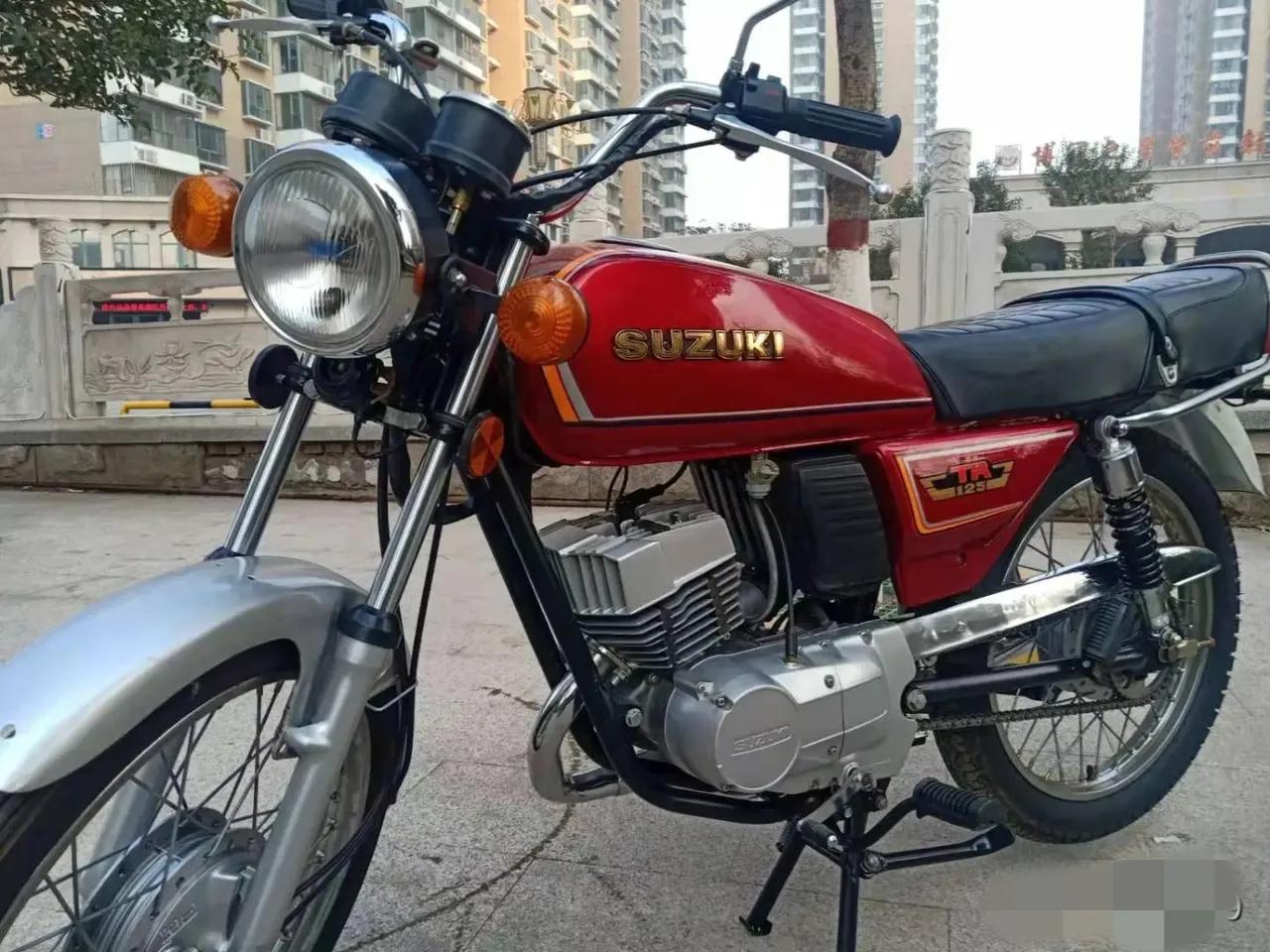 铃木tr125红色和蓝色哪个好看,铃木tr125和野狼125对比