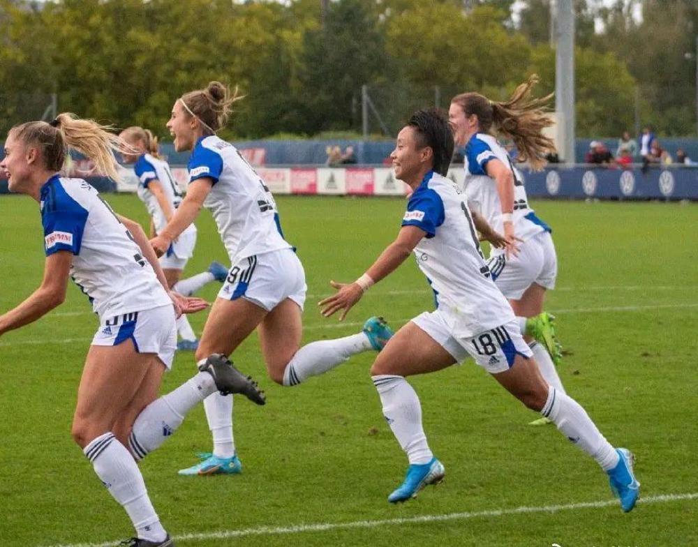 谁助攻张琳艳头球,张琳艳停球过人