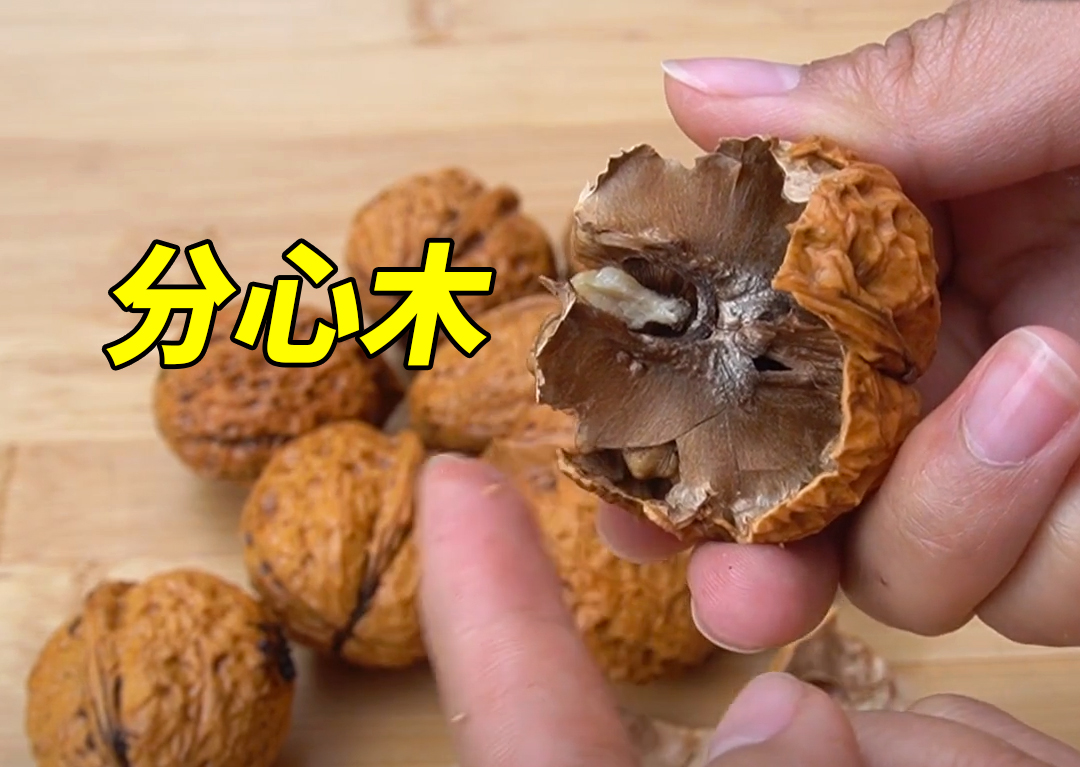 每天2个核桃跟2个鸡蛋哪个更营养,秋天核桃煮鸡蛋有什么功效