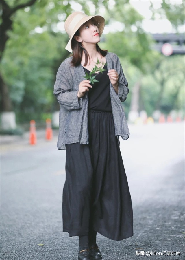 女人戴帽子怎么戴好看,年龄大的女性戴什么表