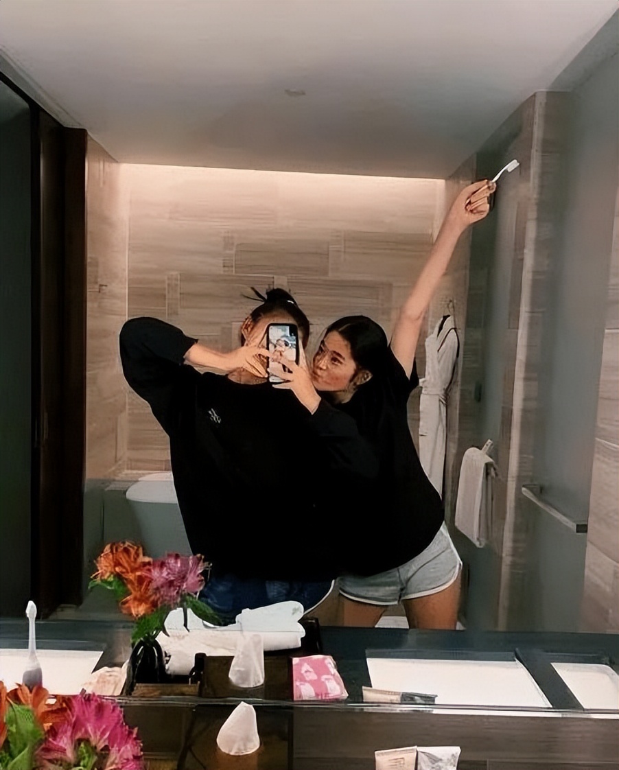 与川普女儿是校友，百亿千金却穿平价卫衣，喜欢和平民子女交朋友