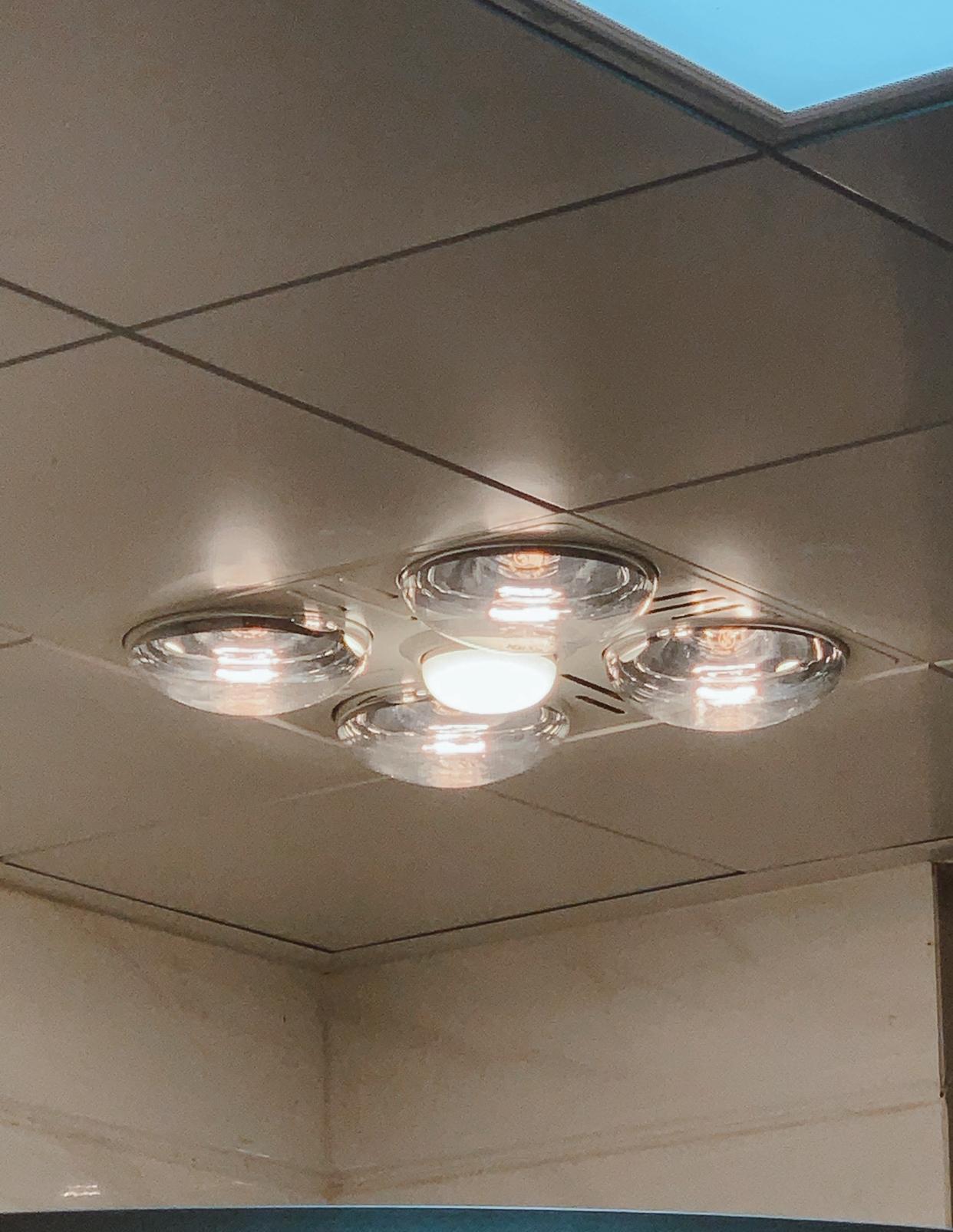 升级版光暖浴霸,升级版的浴霸取暖灯有什么区别