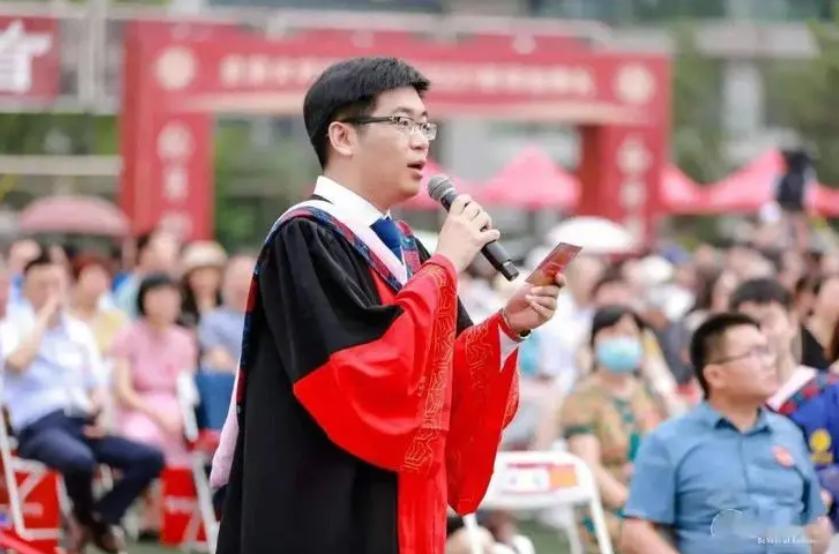 北大毕业回五线城市？本溪高中招聘教师，名校生学历背景惹争议