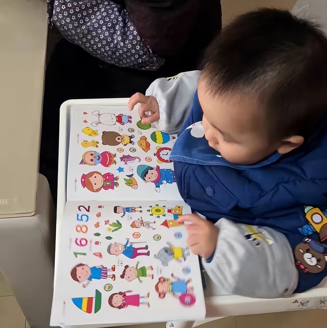 家长做到四点培养学霸孩子的视频,家长每天30分钟陪伴孩子