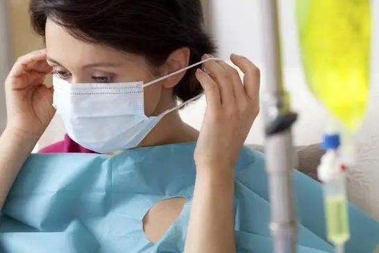 化疗都有发烧症状吗,急性髓系白血病m2化疗后反复发烧