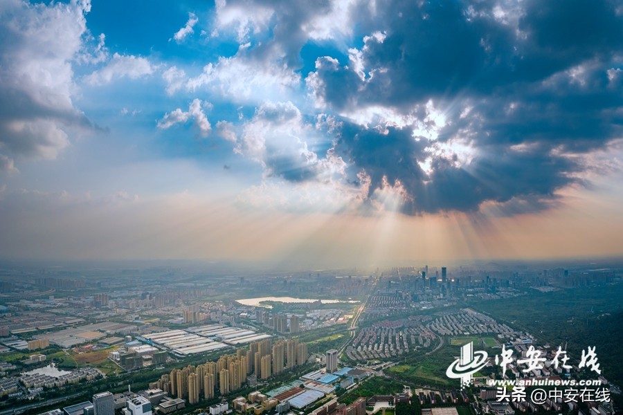 阳光破云而出的图,阳光破茧而出