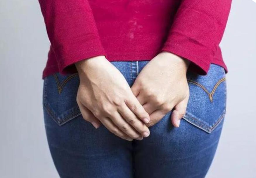 女性腹股沟发黑是什么原因怎么办,女性月经发黑成块状是什么原因