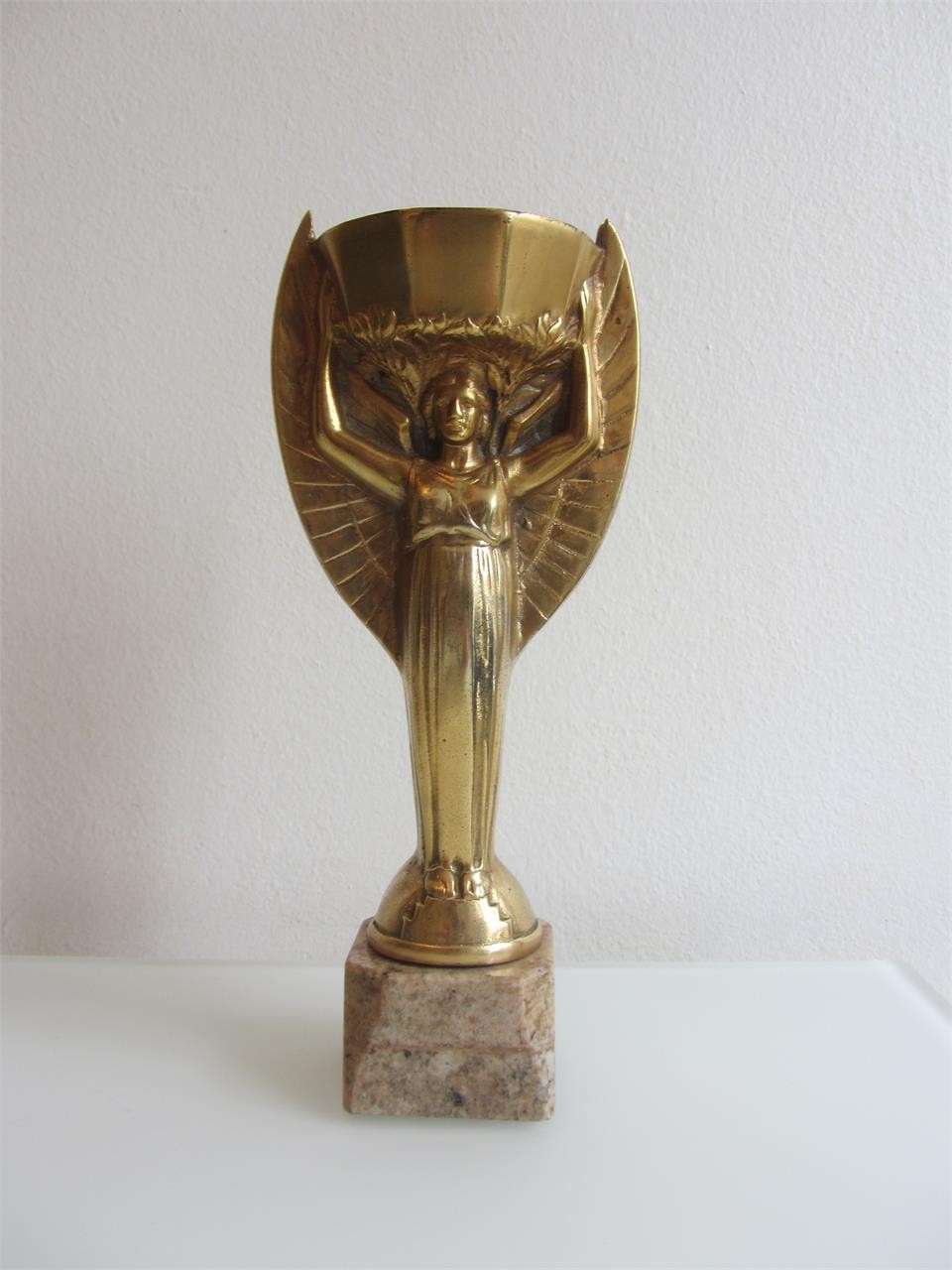 许多人不知道的波兰球,各届世界杯奖杯一览图