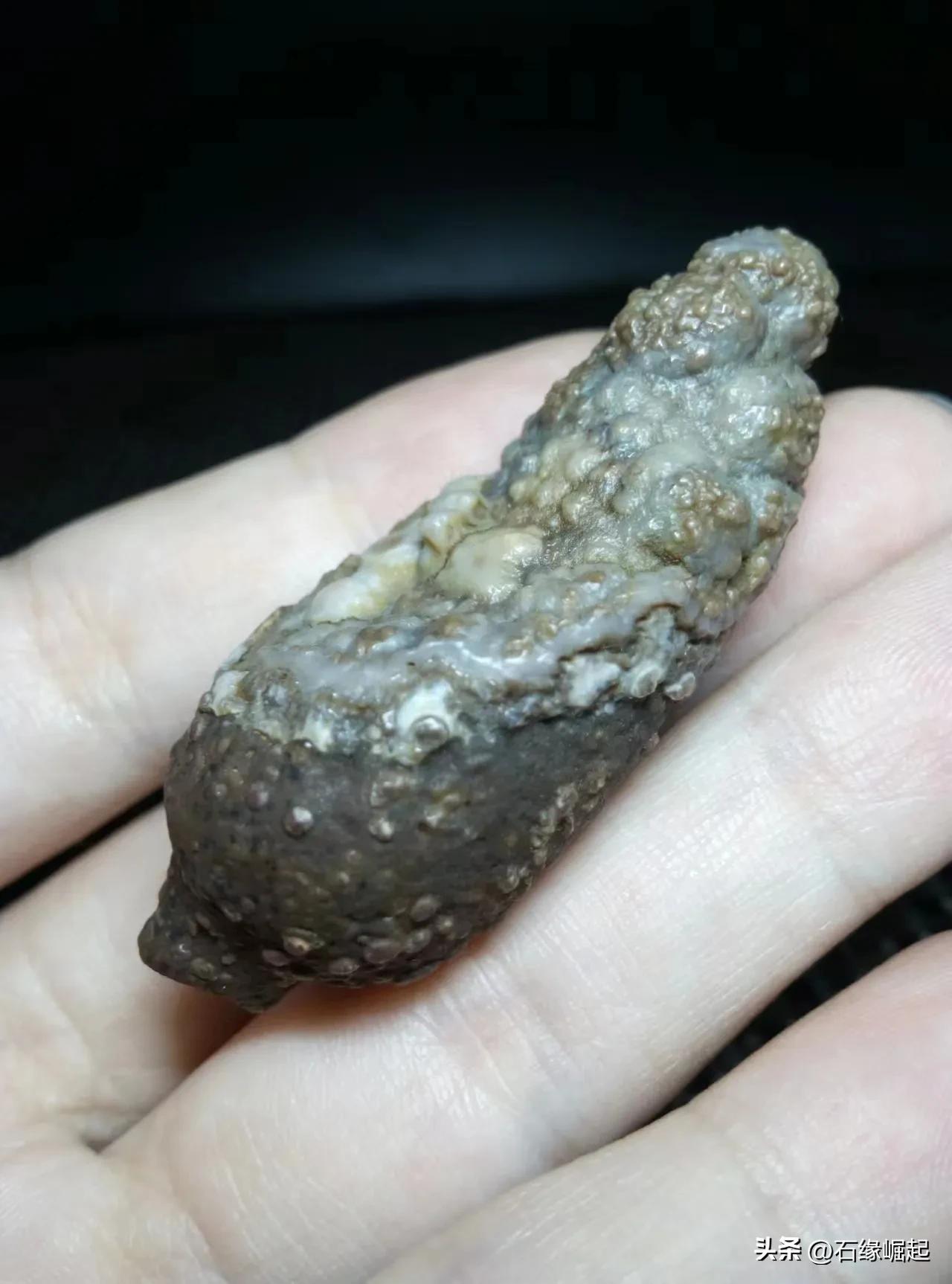 有一种痛只有一个人真正喜欢一块石头的时候，才会感同身受