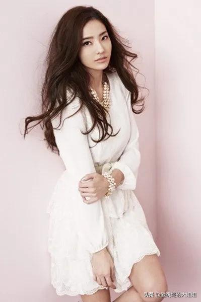 lisa和韩彩英谁是真人芭比 (韩彩英吊带)