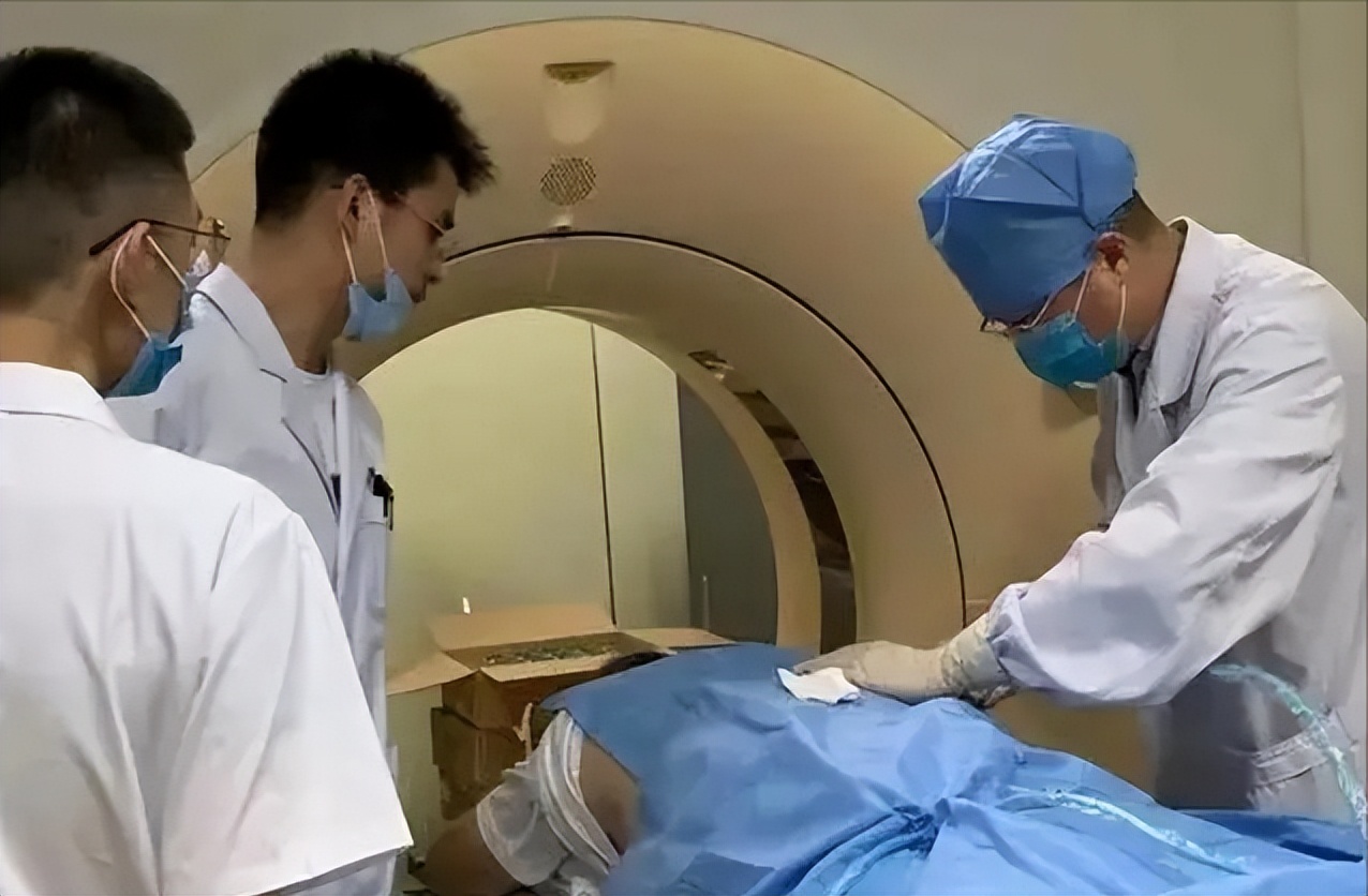 丈夫癌症晚期妻子却不管完整版,丈夫得膀胱癌晚期不想连累妻子