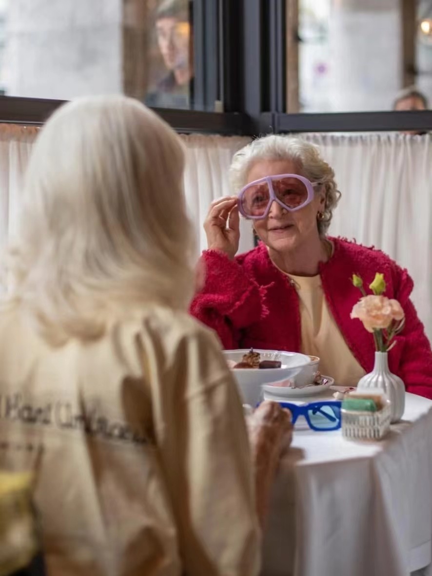 老年人适合的穿衣风格,时尚老年人衣着搭配