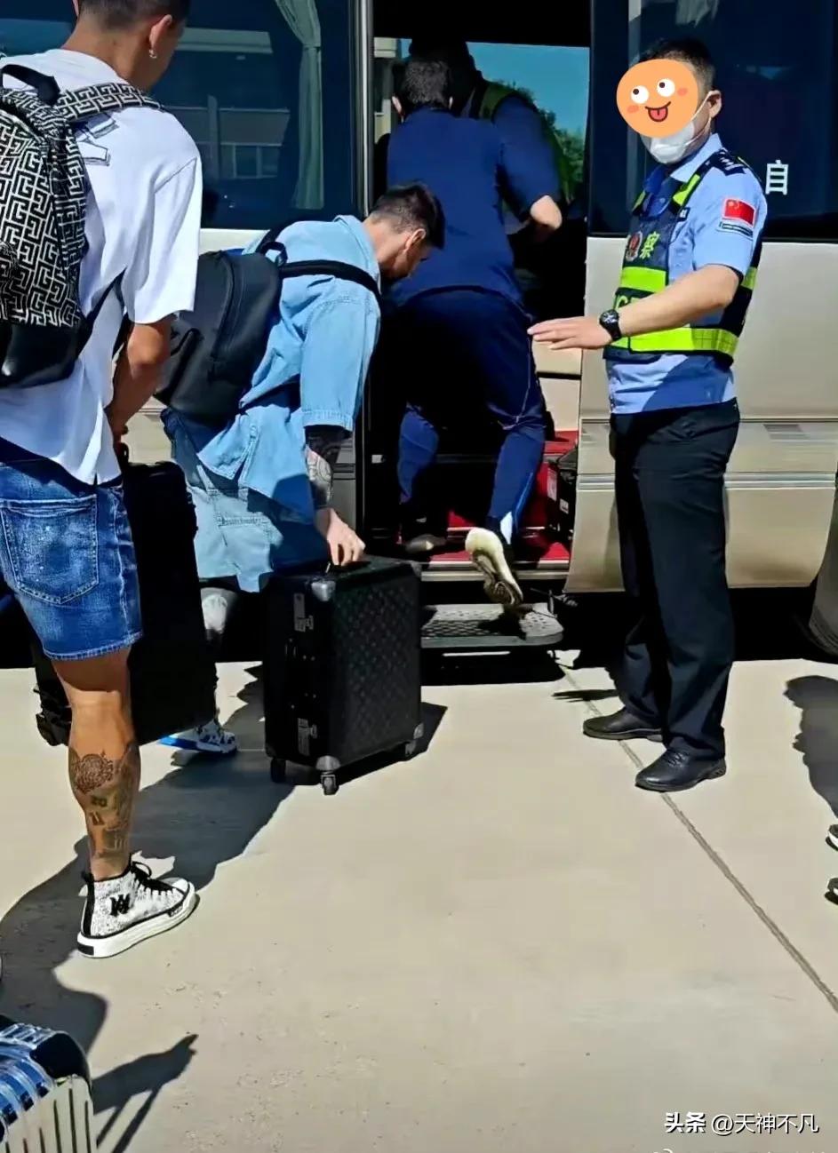 网曝梅西因带错护照滞留机场,梅西因双重国籍被拦在机场