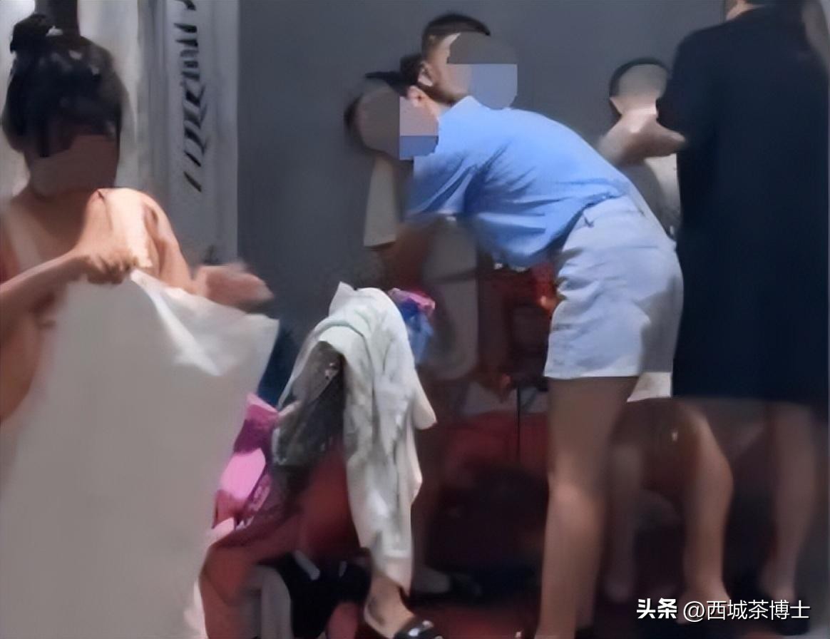 女子斥责男孩在厕所被男孩妈妈骂,女孩被擅闯厕所六岁男童母亲辱骂