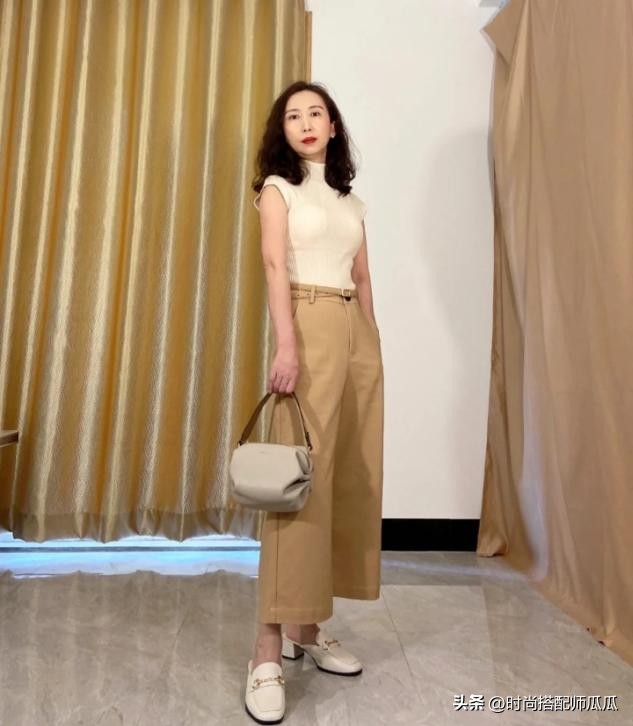 40岁女人无论穿裙子还是裤子,四五十岁的女人穿什么样的鞋子